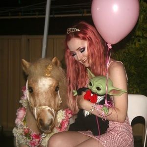 Meet your Posher, Elizabeth